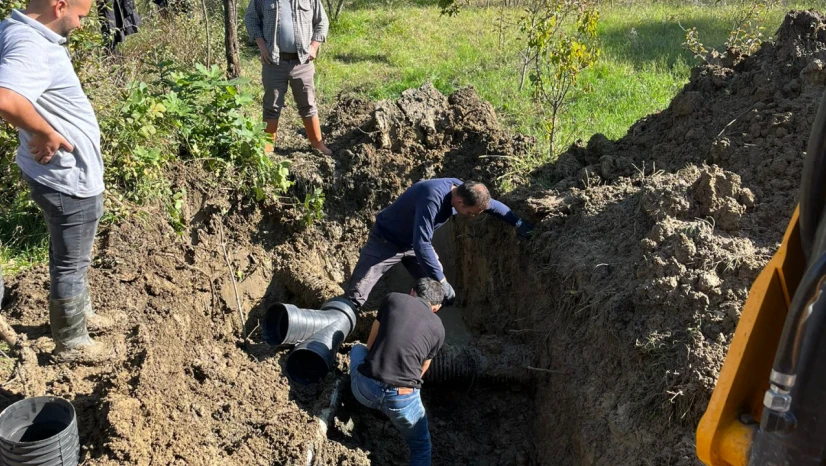 Köy Yollarında ve Alt Yapıda Çalışmalar Sürüyor