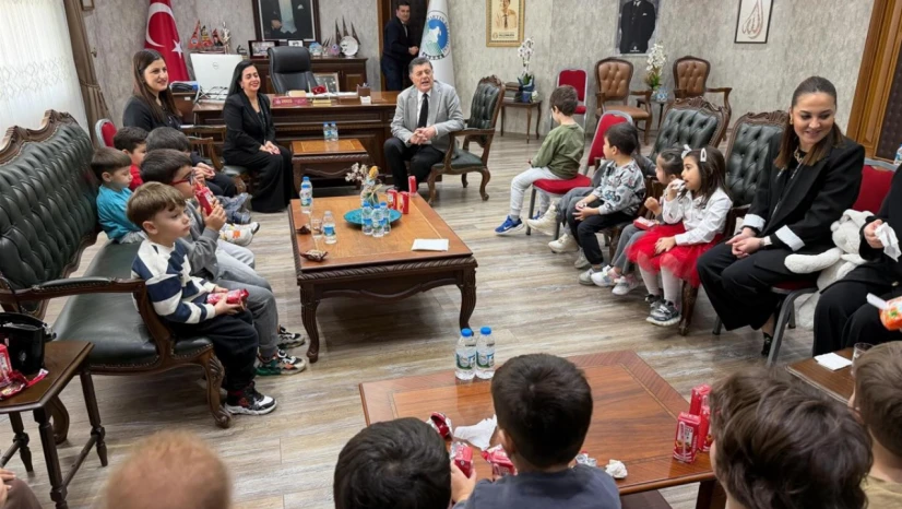 Miniklerden Başkan Yalçınkaya'ya Neşeli Ziyaret