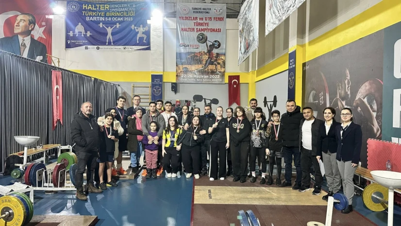 Okul Sporları Halter Müsabakalarında Güç Gösterisi