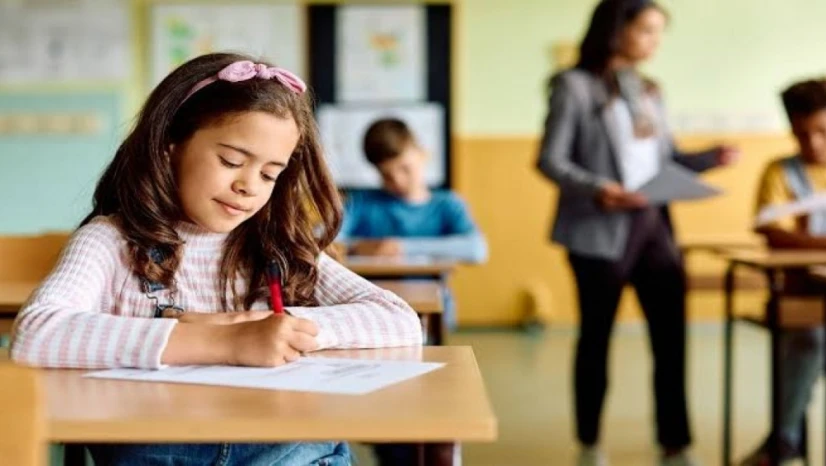 Özel okulların öğrenci kıyafetleri velilere 'mali yük getirmeyecek'!