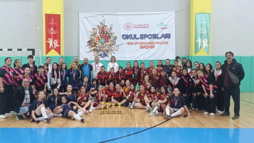 Sahada Mücadele, Tribünde Heyecan