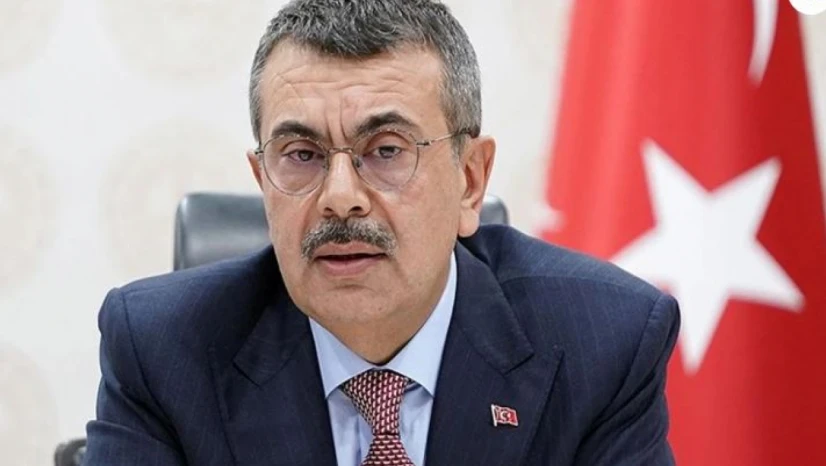 Ücretsiz ders kitapları dağıtılmaya başladı