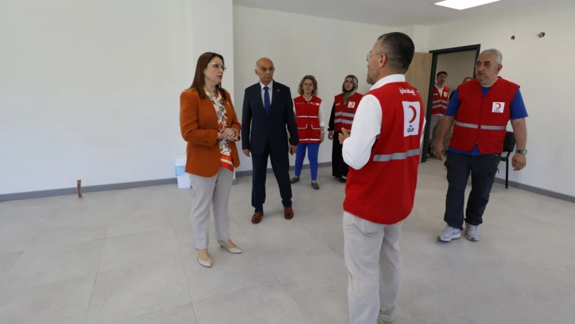Vali Arslan Türk Kızılay'ın yeni binasını inceledi