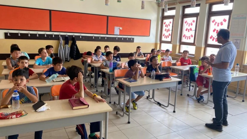 Yaz Kuran Kursları hem eğitiyor hem de öğretiyor