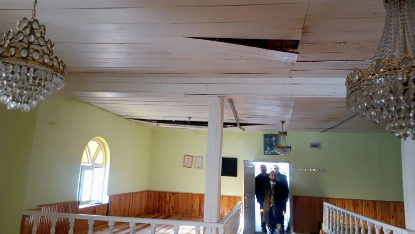 Yoğun Kar Yağışı Camii Çatısını Çökertti