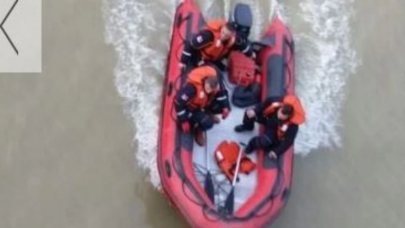 Sular yükselince mahsur kaldılar