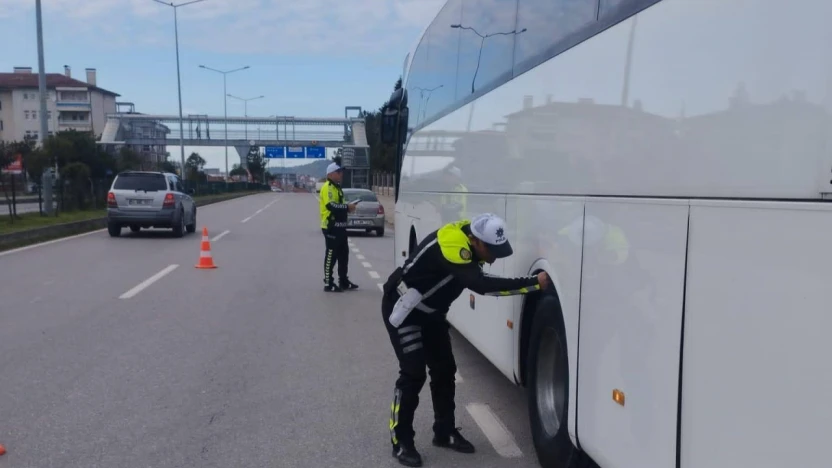Bartın'da Ticari Araçlara Kış Lastiği Kontrolü