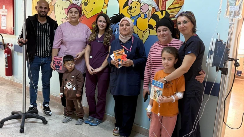 Bartın Devlet Hastanesi'nden Miniklere Kitaplı Sürpriz