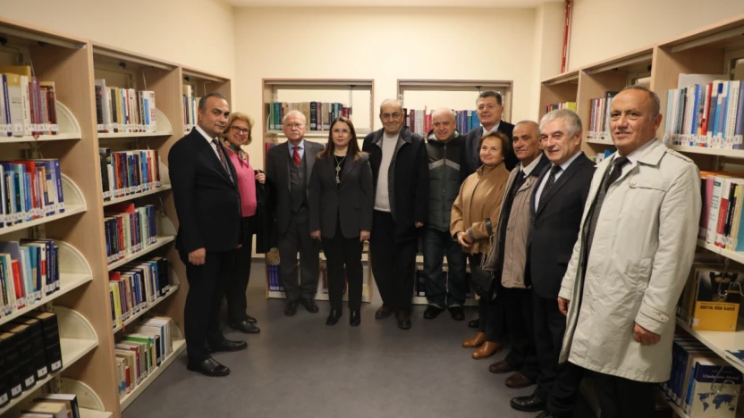Bartınlı Akademisyenden BARÜ Kütüphanesine Anlamlı Bağış
