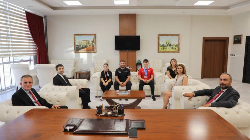 Başarılı Sporcular, Rektör Akkaya ile Bir Araya Geldi