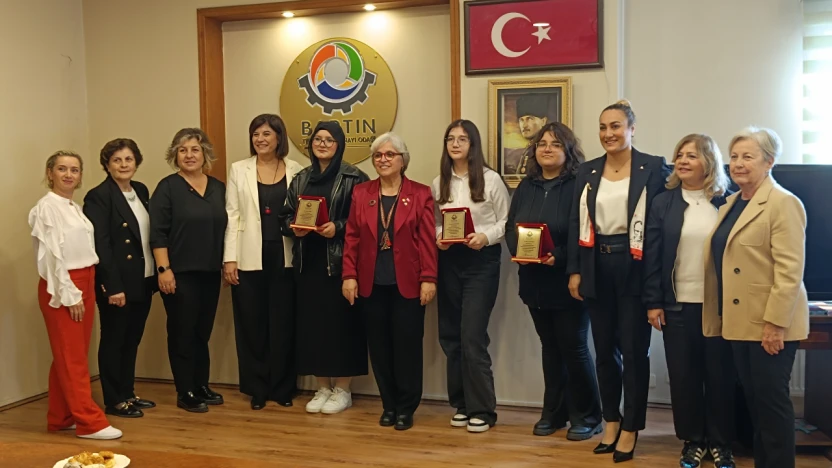 Genç Kalemlerden Cumhuriyet'e Vefa