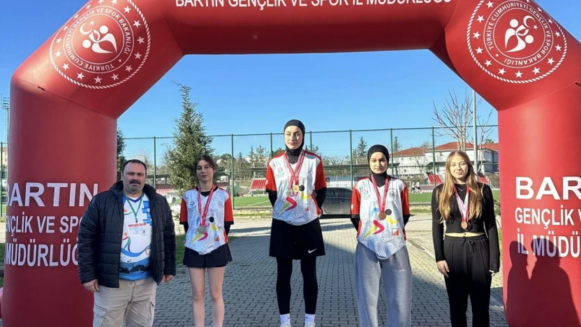 Genç Sporcular Oryantiring Parkurlarında Ter Döktü