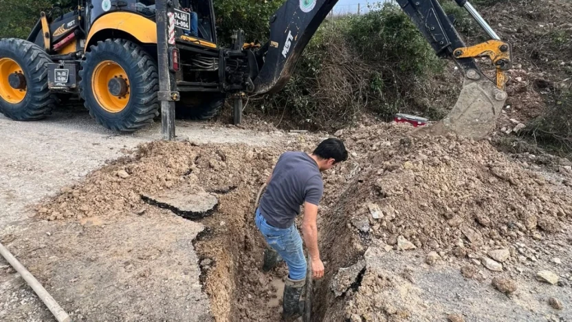 Köylerde Altyapı ve Yol Çalışmaları Hız Kesmeden Sürüyor