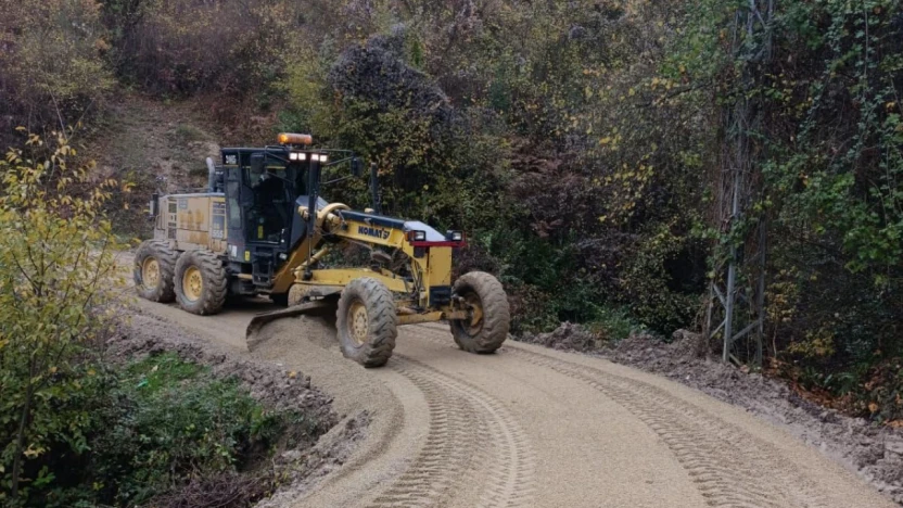 Özel İdare'den Köy Yollarında Yoğun Mesai