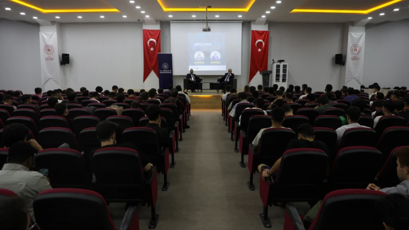 Rektör Akkaya ve Rektör Alican, Gençlerle Bir Araya Geldi