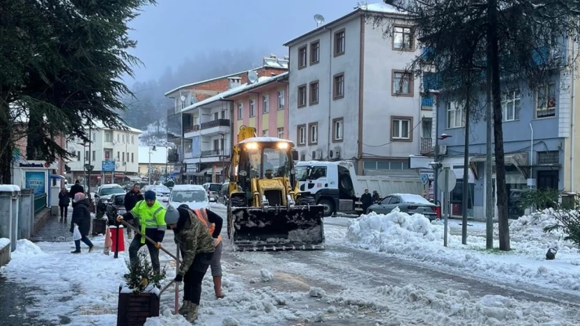 Ulus Belediyesi Kar ve Buzlanmaya Karşı Sahada