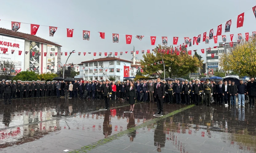 102. Yıl Kutlamaları Çelenk Sunma Töreniyle Başladı