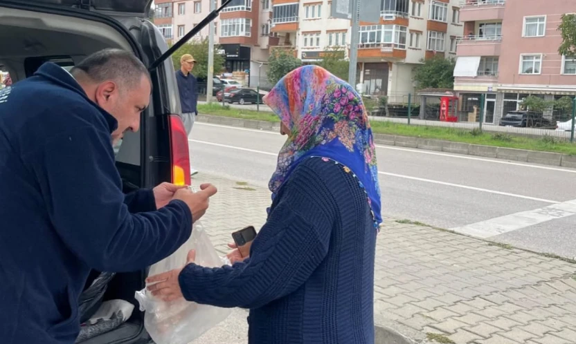 Adak Etleri İhtiyaç Sahiplerine Dağıtıldı