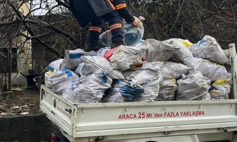 Bartın Belediyesi'nden İhtiyaç Sahiplerine Kışlık Odun Desteği