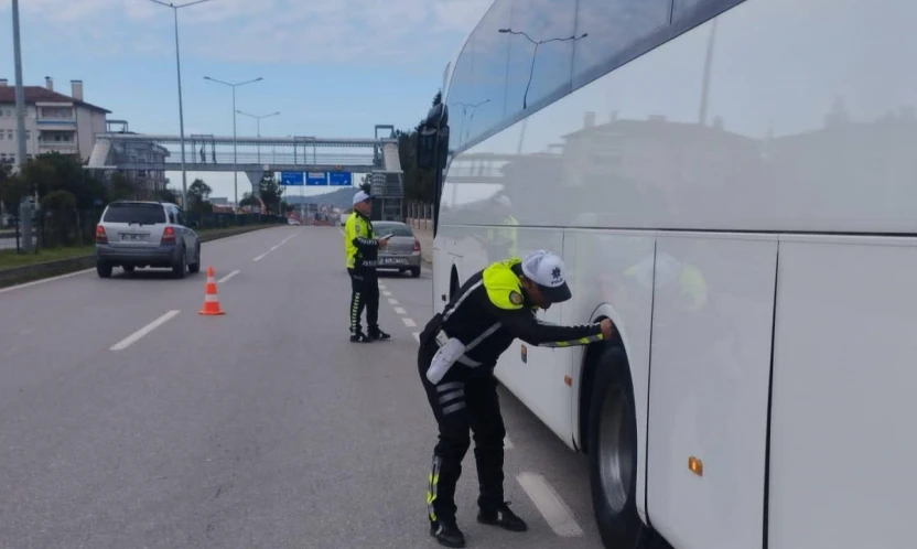 Bartın'da Ticari Araçlara Kış Lastiği Kontrolü