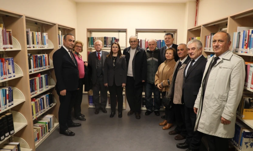 Bartınlı Akademisyenden BARÜ Kütüphanesine Anlamlı Bağış