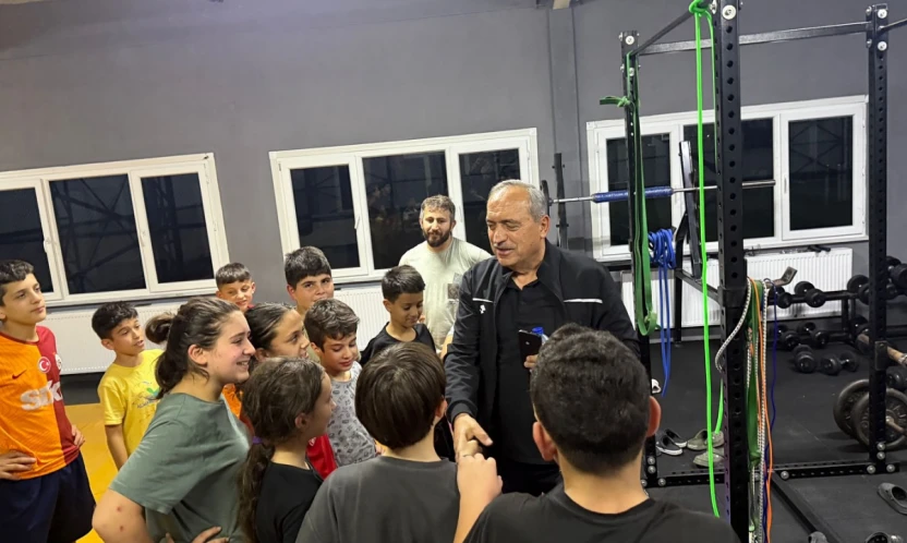 Başkan Uzun'dan Minik Pehlivanlara Ziyaret