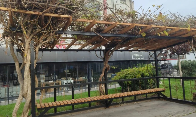 Cumhuriyet Meydanı'ndaki Kent Mobilyaları Yenilendi