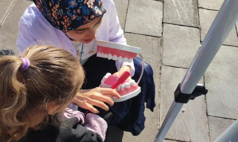 Doğru Diş Fırçalama Teknikleri Uygulamalı Anlatıldı