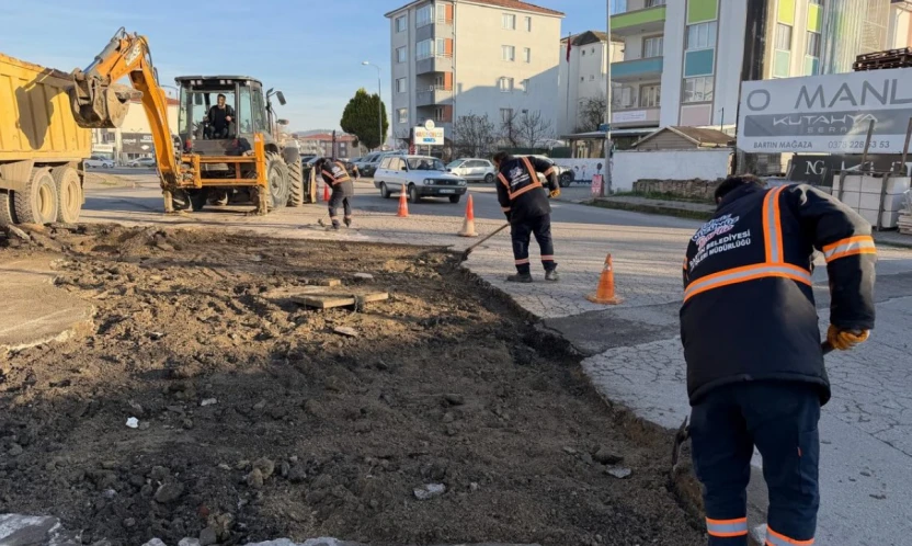 Eski Hastane Caddesi'nde Sıcak Asfalt Çalışması