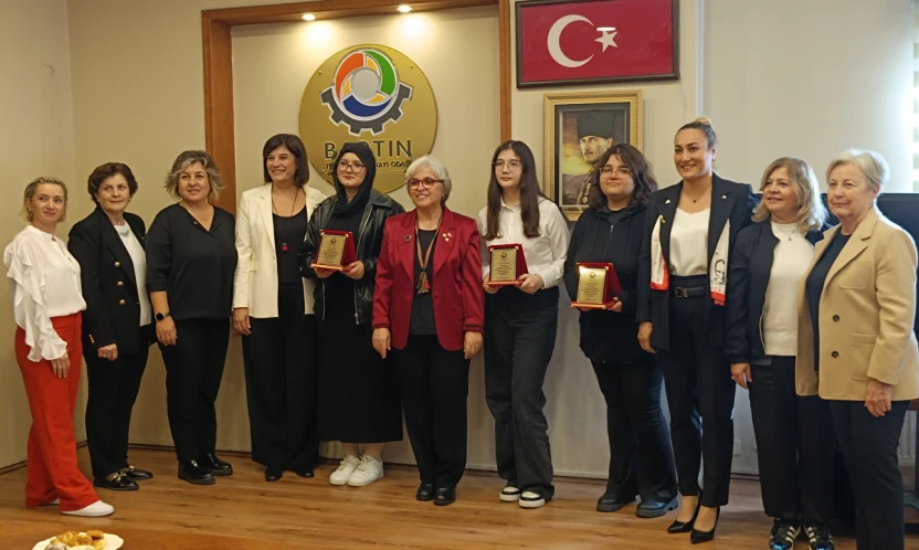 Genç Kalemlerden Cumhuriyet'e Vefa