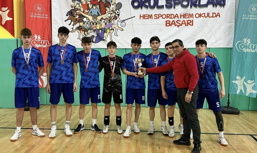 Genç Voleybolcular Şampiyonluk İçin Ter Döktü