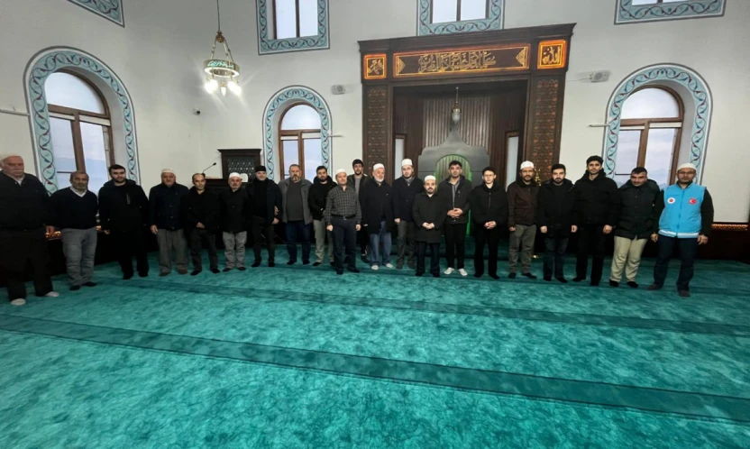 Gençler Üç Ayların İlk Gününde Sabah Namazında Buluştu