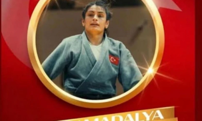 Hasret Bozkurt'tan Türkiye'ye Altın Gurur