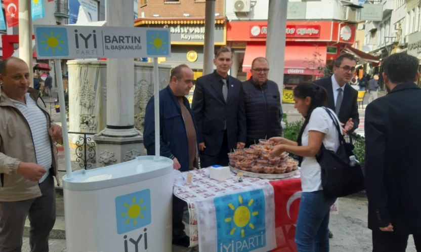 İYİ Parti'den Vatandaşlara Lokma İkramı