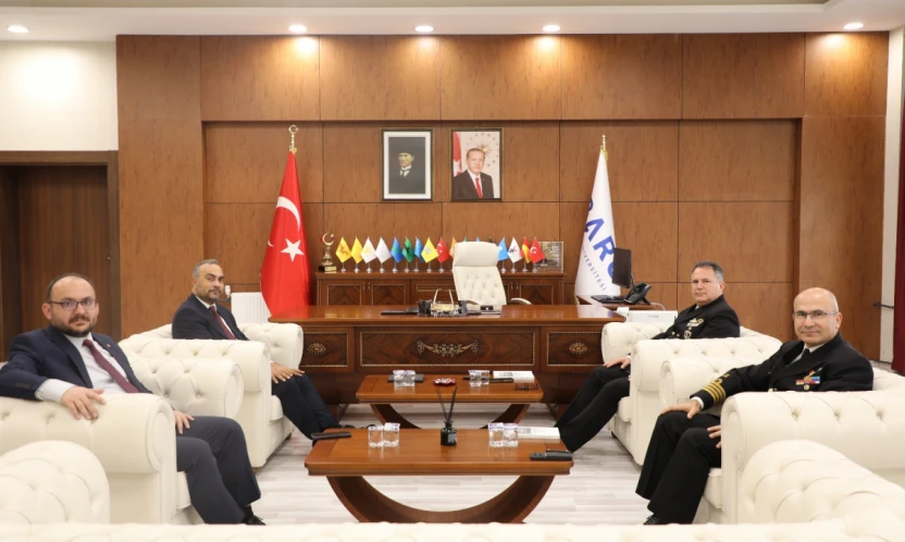 Komutanlardan Rektör Akkaya'ya Nezaket Ziyareti