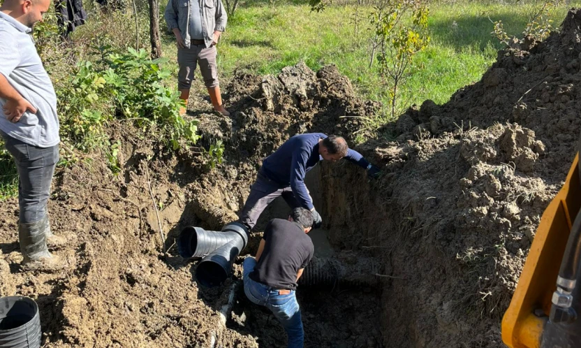 Köy Yollarında ve Alt Yapıda Çalışmalar Sürüyor