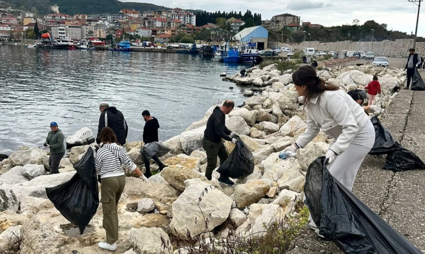 Kurucaşile'de Sahil Temizliği Yapıldı