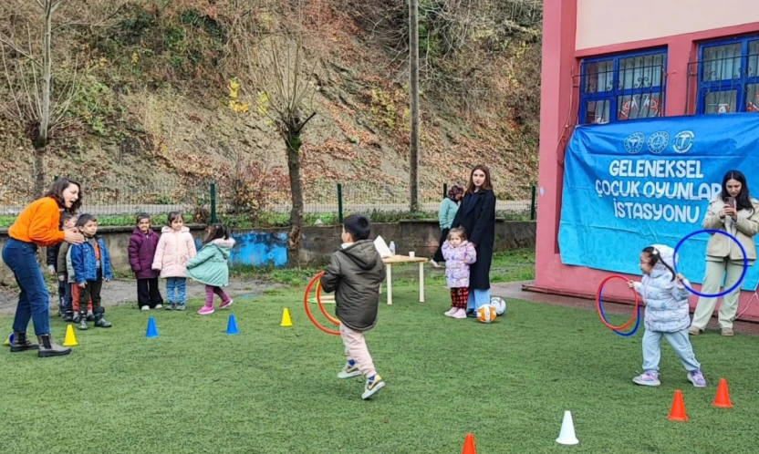 Minikler Sağlık İstasyonlarında Hem Öğrendi Hem Eğlendi