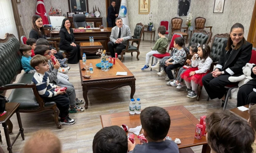 Miniklerden Başkan Yalçınkaya'ya Neşeli Ziyaret