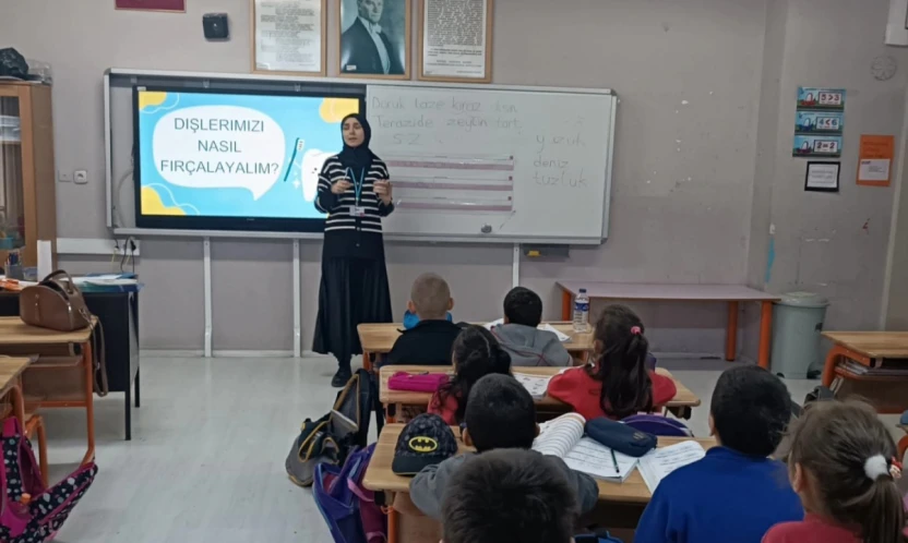 Miniklere Diş Sağlığı Anlatıldı