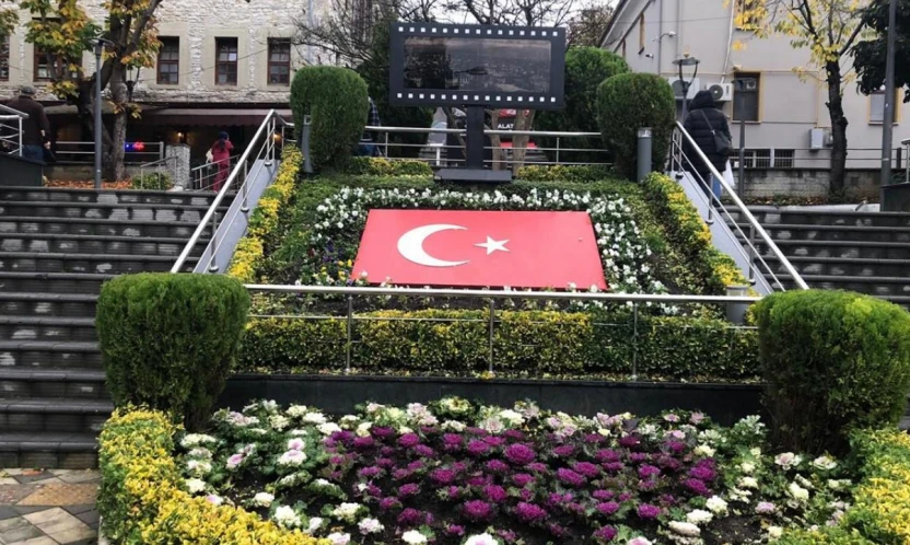 Parklar Mevsimine Uygun Bitkilerle Yenileniyor