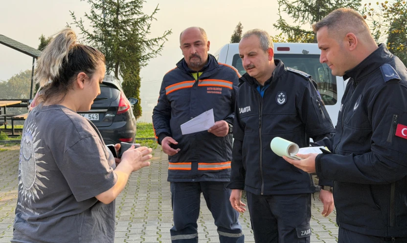 Temizlik İşçisi Bulduğu Cüzdanı Sahibine Teslim Etti