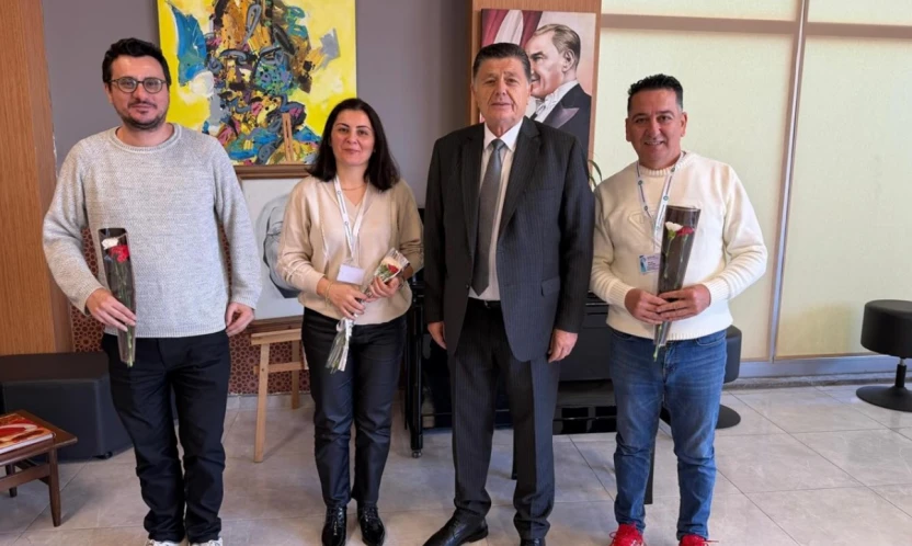 Yalçınkaya'dan Öğretmenlere Karanfil