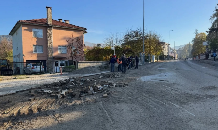 Zübeyde Hanım Caddesi Yenileniyor